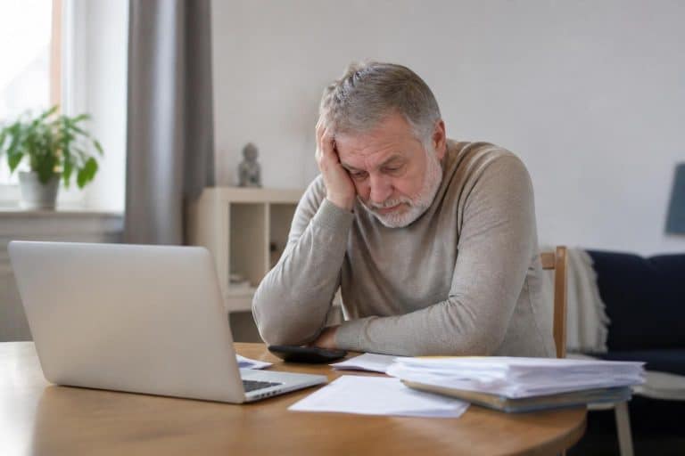 découvrez les dispositifs d'aide au chômage pour les auto-entrepreneurs de plus de 60 ans et comment bénéficier d'un accompagnement adapté à votre situation.